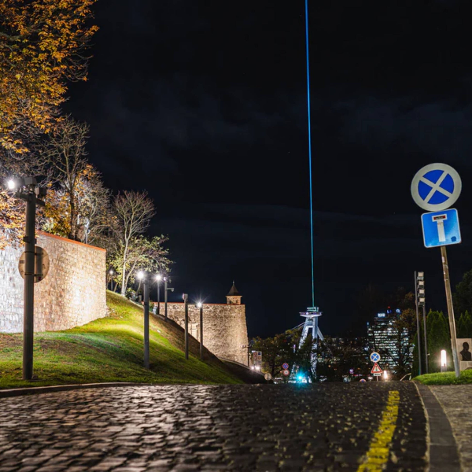 Heavy-duty flight case packaging for sky laser shipping