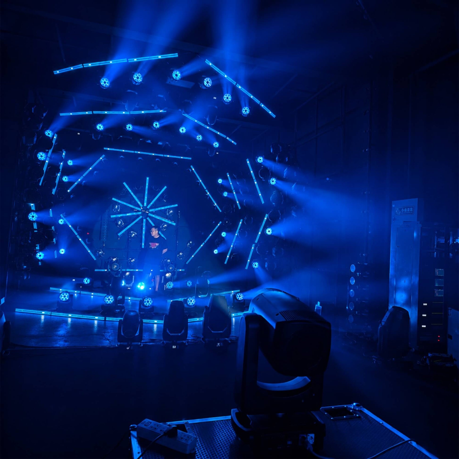 F16 LED moving head light with dual prism effects