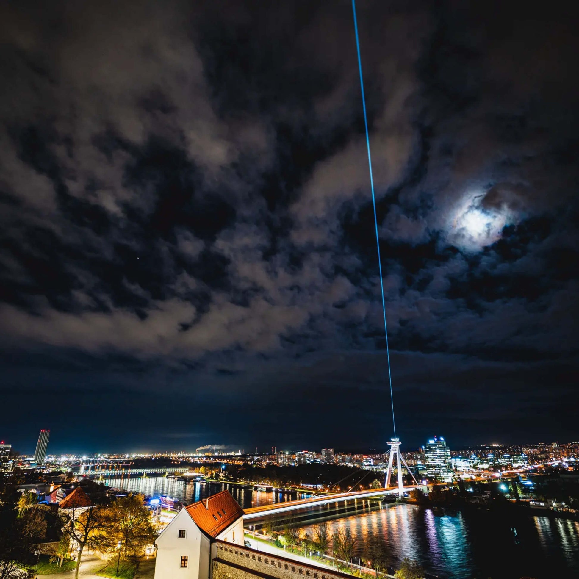 Liquid-pipe cooling outdoor laser light