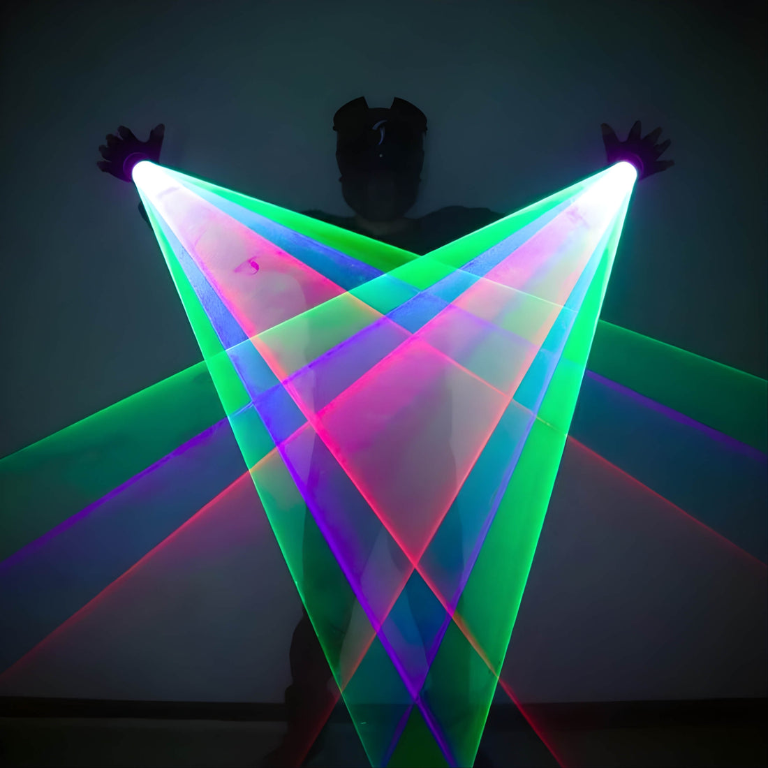 Red 650 nm and green 532 nm beams forming a swirl cone